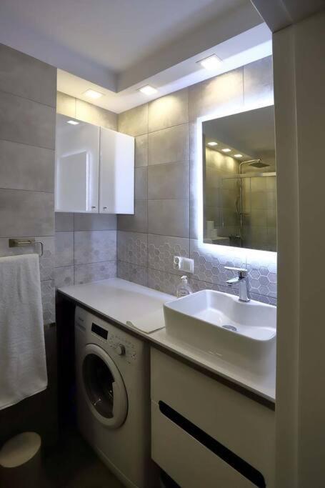 Samodzielne 3-pokojowe Mieszkanie Blisko Plazy Apartment *